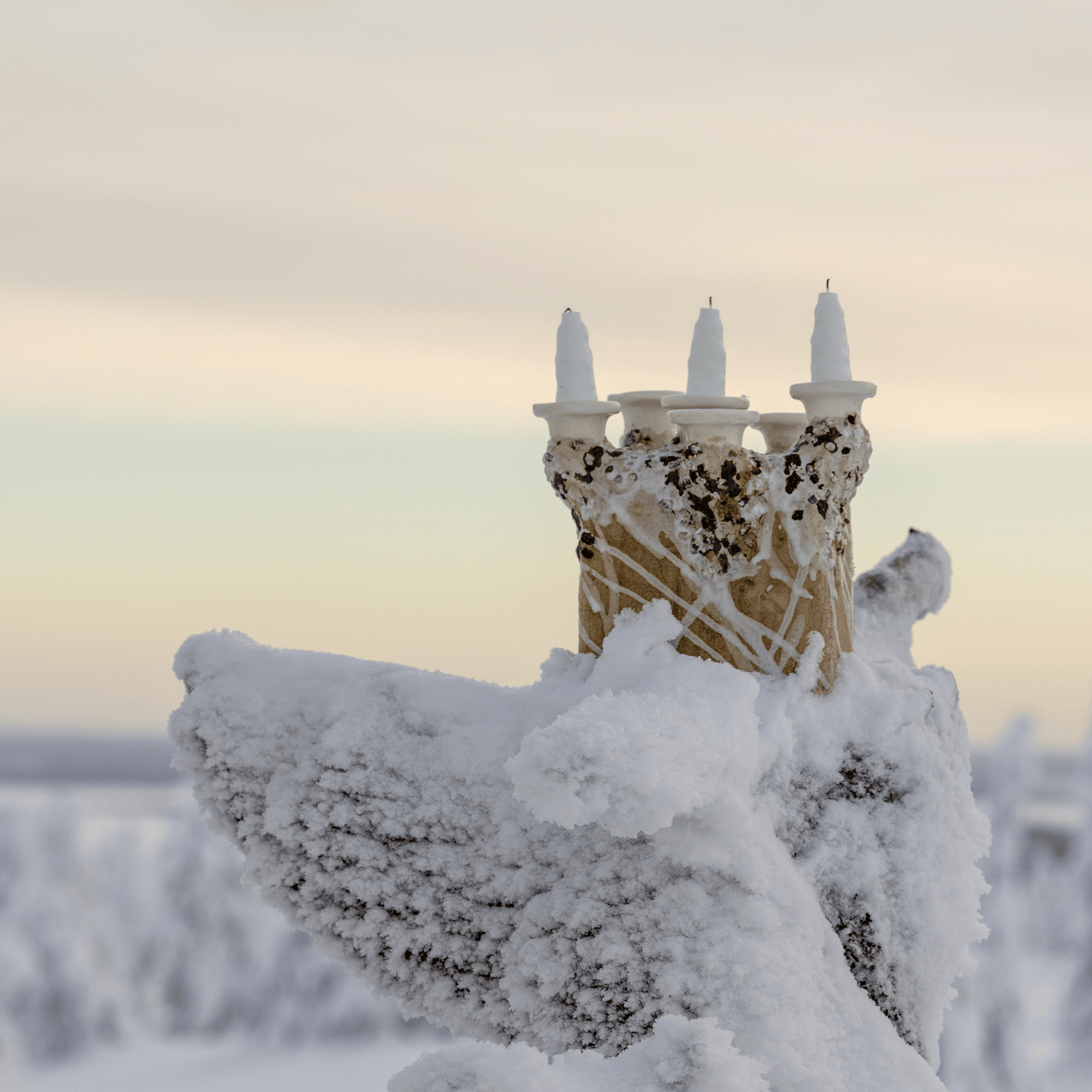 Kaamoskivi Art Kynttilänjalka Kuusihaarainen - PENTIK - Sisustus/Kynttilät/Kynttilänjalat